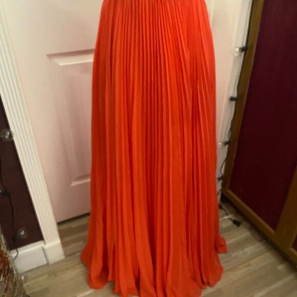 Fame and Partners pleated open back maxi dress, size 0 - Picture 4 of 11